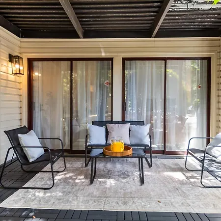 Apartment Stylish With 2 King Beds And Private Patio *