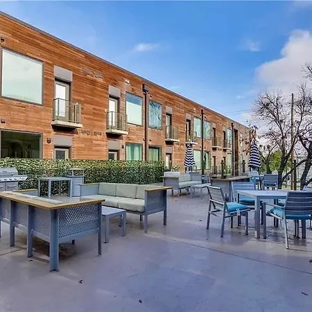 Prime East Downtown W Pool Gym Laundry