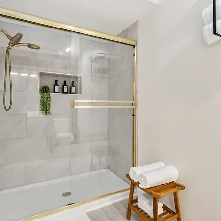 Stylish With 2 King Beds And Private Patio * Charlotte