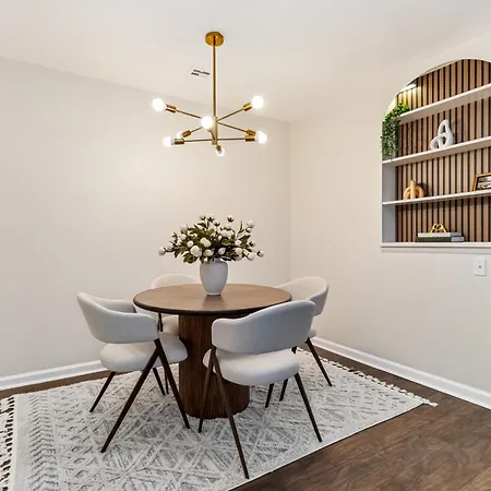 Apartment Stylish With 2 King Beds And Private Patio *