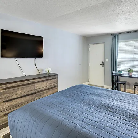 Work & Play! Near Uptown, Hospitals, Sports *
