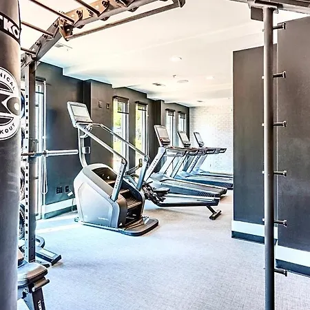 Spacious Uptown Luxury Escape *