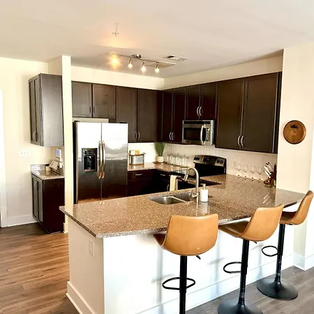 Spacious Uptown Luxury Escape Apartment *