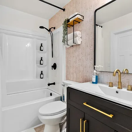 Apartment Stylish With 2 King Beds And Private Patio *