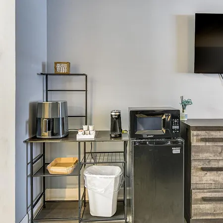 Work & Play! Near Uptown, Hospitals, Sports Apartment Charlotte