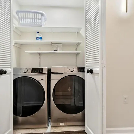 Stylish With 2 King Beds And Private Patio *