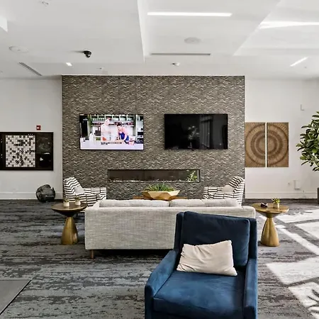 Near Dt Cpcc Lynx With Pool Gym Wd Parking Apartment Charlotte