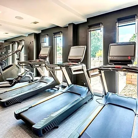 Spacious Uptown Luxury Escape Apartment