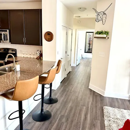 Spacious Uptown Luxury Escape Apartment