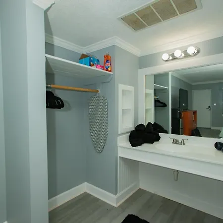 Amazing 4 Nearby Massive Medical Complexes! Apartment