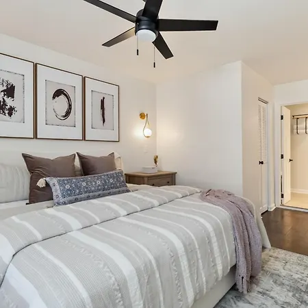 Stylish With 2 King Beds And Private Patio