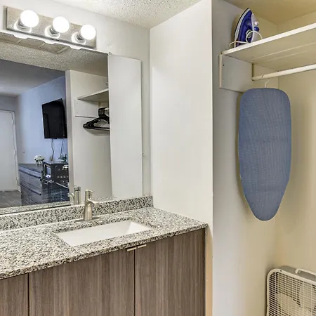 Work & Play! Near Uptown, Hospitals, Sports Apartment *