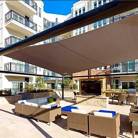 Spacious Uptown Luxury Escape *