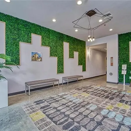 Prime East Downtown W Pool Gym Laundry Apartment *