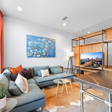 Apartment Prime East Downtown W Pool Gym Laundry