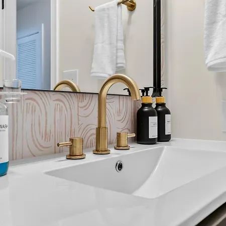 Apartment Stylish With 2 King Beds And Private Patio