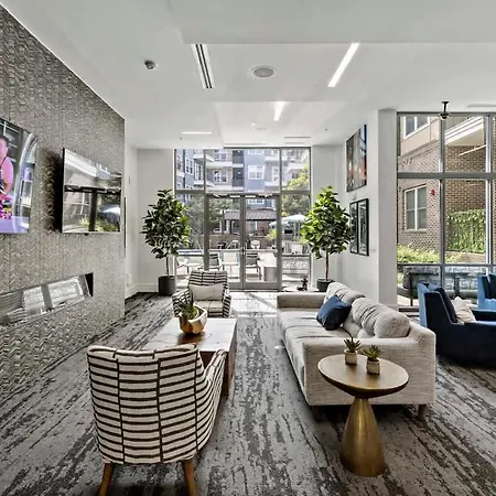 Near Dt Cpcc Lynx With Pool Gym Wd Parking Apartment