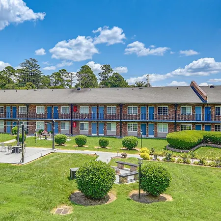 Work & Play! Near Uptown, Hospitals, Sports Apartment