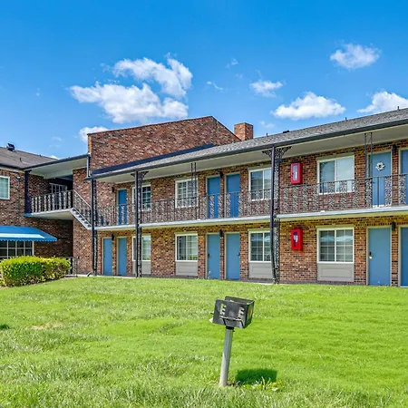 Apartment Work & Play! Near Uptown, Hospitals, Sports *