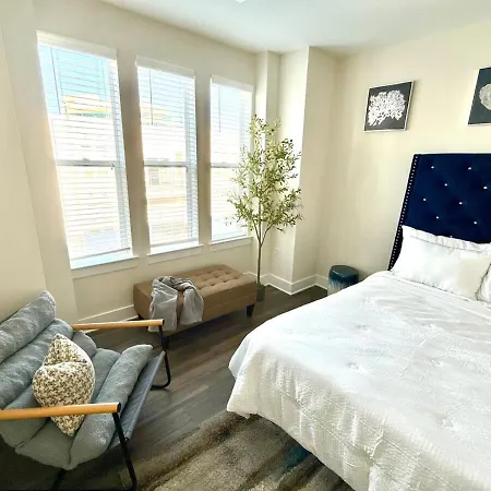 Apartment Spacious Uptown Luxury Escape *
