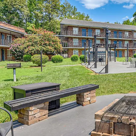 Apartment Work & Play! Near Uptown, Hospitals, Sports