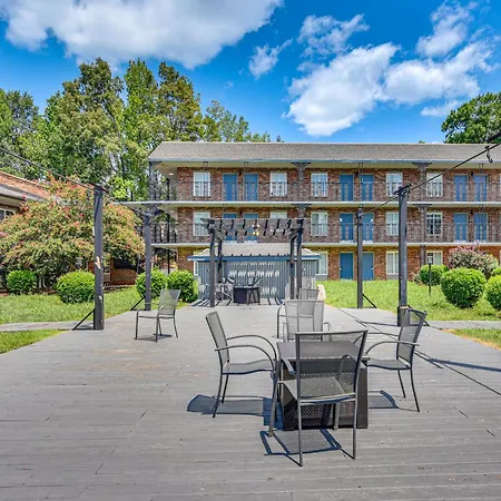 Work & Play! Near Uptown, Hospitals, Sports Apartment *