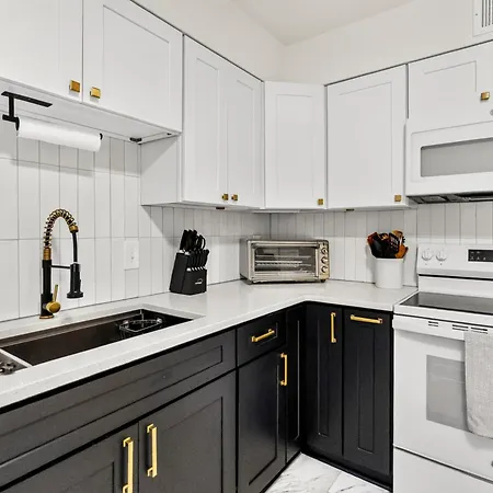 Apartment Stylish With 2 King Beds And Private Patio