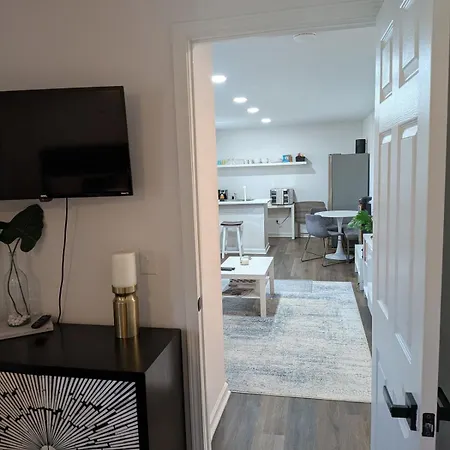 Apartment Gorgeous 1br Guest Close To All! *