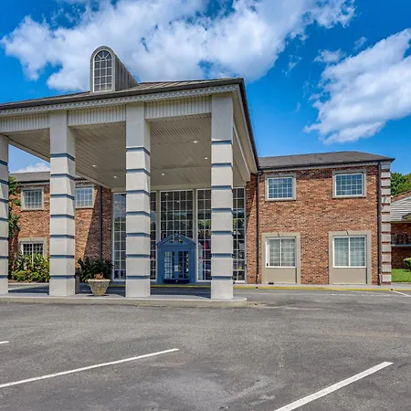 Work & Play! Near Uptown, Hospitals, Sports Apartment