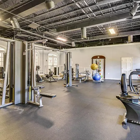 Apartment Work & Play! Near Uptown, Hospitals, Sports *