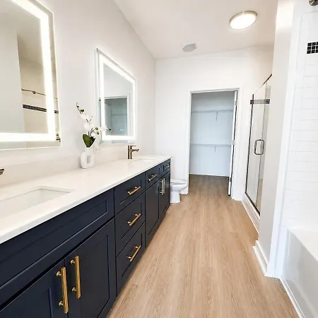 Bofa 8 Min King Balcony Pool W Parking Apartment *