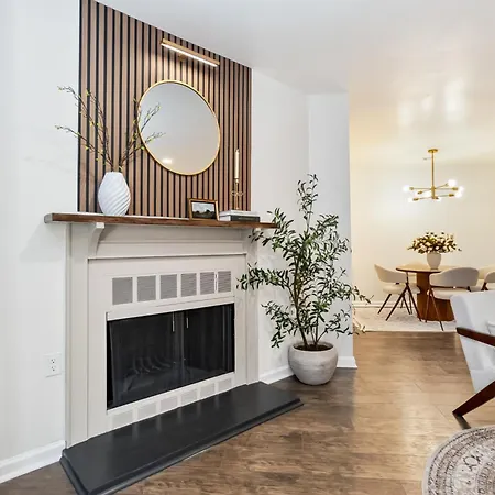 Stylish With 2 King Beds And Private Patio *