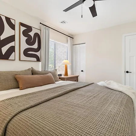 Stylish With 2 King Beds And Private Patio * Charlotte