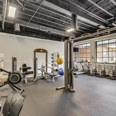 Apartment Work & Play! Near Uptown, Hospitals, Sports