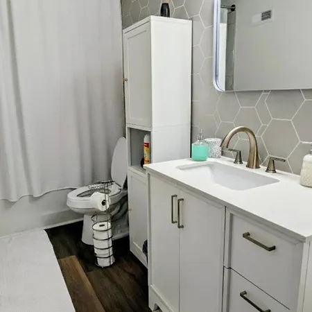 Gorgeous 1br Guest Close To All! Charlotte