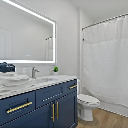 Apartment Near Dt Cpcc Lynx With Pool Gym Wd Parking *