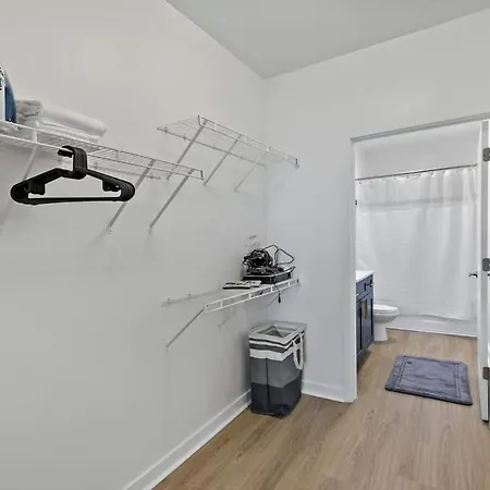 Near Dt Cpcc Lynx With Pool Gym Wd Parking * Charlotte