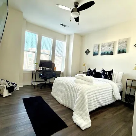 Spacious Uptown Luxury Escape Apartment