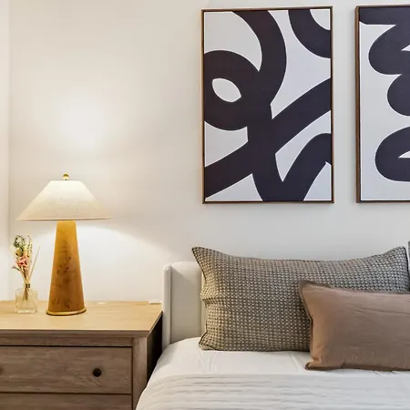 Stylish With 2 King Beds And Private Patio