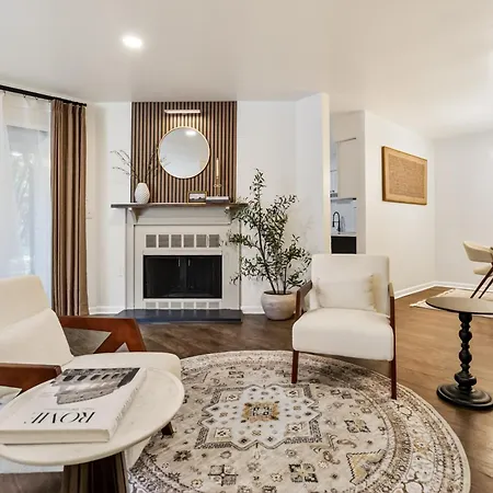 Stylish With 2 King Beds And Private Patio *