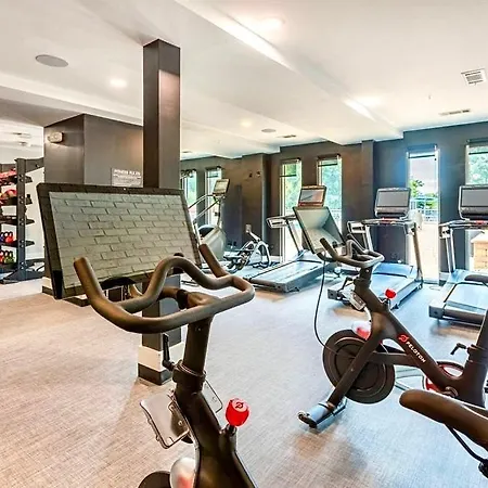 Apartment Spacious Uptown Luxury Escape *