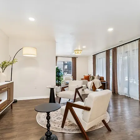 Apartment Stylish With 2 King Beds And Private Patio Charlotte