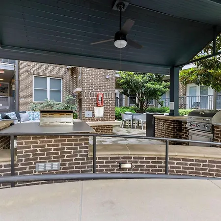 Near Dt Cpcc Lynx With Pool Gym Wd Parking Apartment