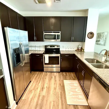 Spacious Uptown Luxury Escape *