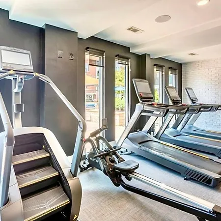 Spacious Uptown Luxury Escape Apartment