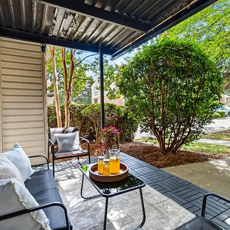 Stylish With 2 King Beds And Private Patio Charlotte