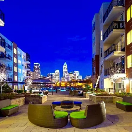 Apartment Spacious Uptown Luxury Escape *