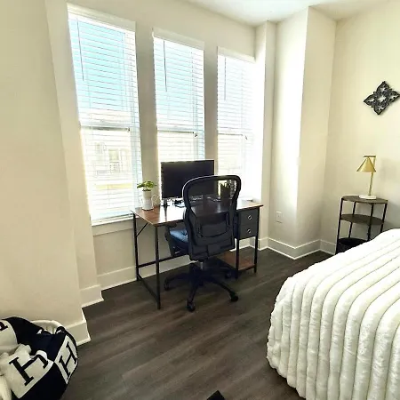 Spacious Uptown Luxury Escape Apartment
