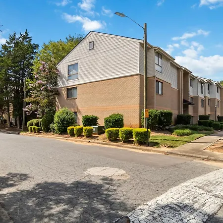 Stylish With 2 King Beds And Private Patio