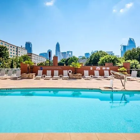 Spacious Uptown Luxury Escape Apartment *